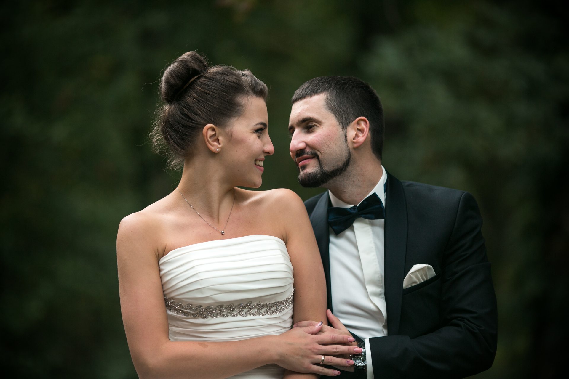 Happy couple in traditional Sri Lankan wedding attire with golden sunset lighting